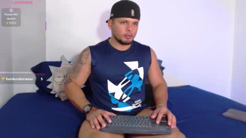 Snapshot of stone_lee_ chatting on 12/04/25, 04:33 Stone Lee online show from 12/04/25, 04:33