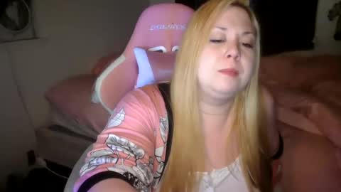 Snapshot of stoned2dabones666 chatting on 12/24/24, 11:28 Haily online show from 12/24/24, 11:28