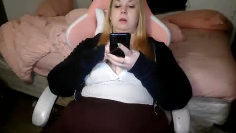 Snapshot of stoned2dabones666 chatting on 01/12/25, 10:43 Haily online show from 01/12/25, 10:43