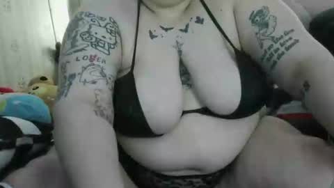 stonedbbw01 online show from 11/19/25, 10:37