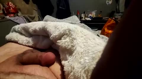 Snapshot of stonehuedown chatting on 12/17/25, 02:45 stonehuedown online show from 12/17/25, 02:45