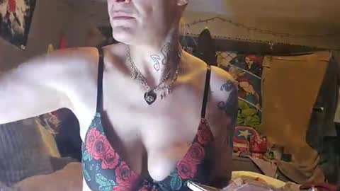 Snapshot of stonehuedown chatting on 12/21/25, 05:14 stonehuedown online show from 12/21/25, 05:14