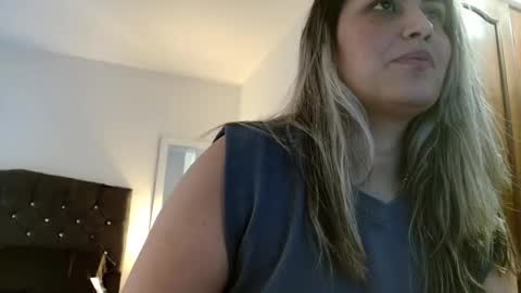 storm_hanks online show from 12/03/25, 02:52