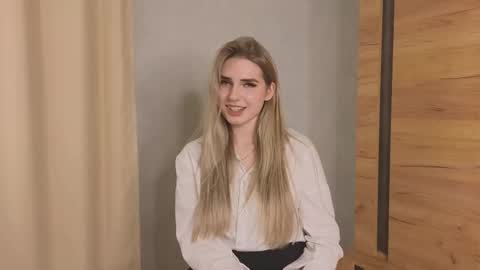 Luna online show from 11/17/25, 05:08