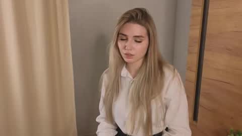 Luna online show from 11/20/25, 03:12