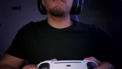 Snapshot of str8dj chatting on 12/19/24, 01:51 Dj online show from 12/19/24, 01:51