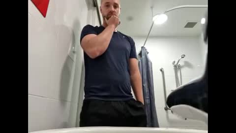 Snapshot of str8feet33 chatting on 12/22/25, 03:25 str8feet33 online show from 12/22/25, 03:25