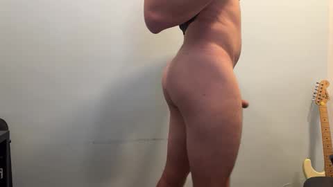 Snapshot of stradivario_05 chatting on 02/19/25, 08:20 stradi online show from 02/19/25, 08:20