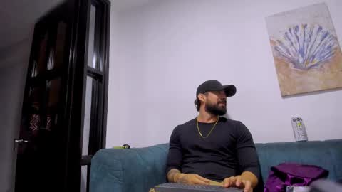 Snapshot of straight__friends chatting on 09/11/25, 02:28 straight__friends online show from 09/11/25, 02:28