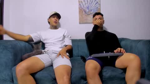 Snapshot of straight__friends chatting on 09/12/25, 01:44 straight__friends online show from 09/12/25, 01:44