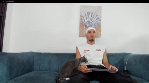 Snapshot of straight__friends chatting on 09/26/25, 02:10 straight__friends online show from 09/26/25, 02:10