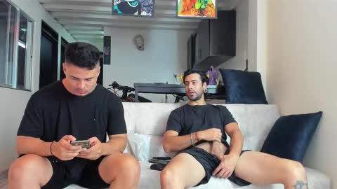 Snapshot of straight__friends chatting on 11/21/25, 03:11 straight__friends online show from 11/21/25, 03:11