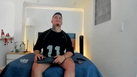 Snapshot of straight__friends chatting on 11/22/25, 03:11 straight__friends online show from 11/22/25, 03:11