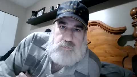 Straightbear4you online show from 10/17/25, 09:39