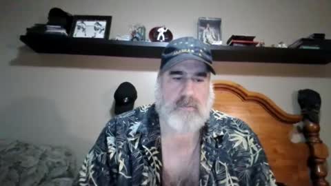 Snapshot of straightbear4you chatting on 07/18/26, 07:45 Straightbear4you online show from 07/18/26, 07:45