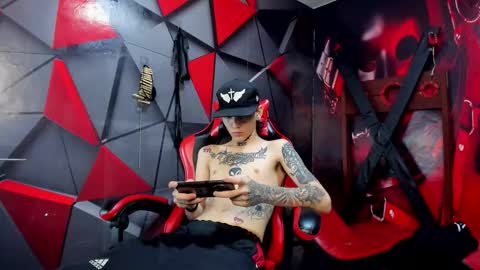 Snapshot of straightboy_nick chatting on 10/22/25, 01:28 NICK online show from 10/22/25, 01:28