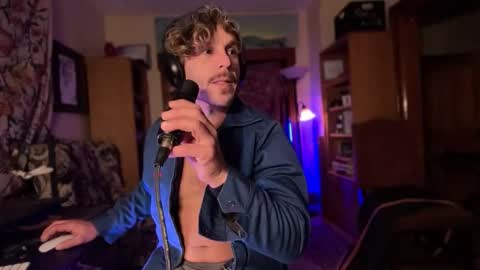 Snapshot of straightishd chatting on 10/30/25, 03:19 Cowboy Zuhly online show from 10/30/25, 03:19