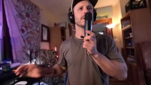 Snapshot of straightishd chatting on 10/30/25, 04:30 Cowboy Zuhly online show from 10/30/25, 04:30