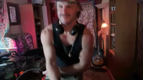 Snapshot of straightishd chatting on 12/14/25, 03:34 Cowboy Zuhly online show from 12/14/25, 03:34