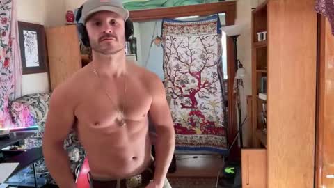 Snapshot of straightishd chatting on 12/14/25, 05:29 Cowboy Zuhly online show from 12/14/25, 05:29