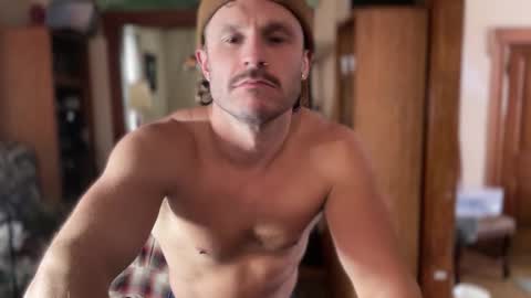 Snapshot of straightishd chatting on 12/16/25, 08:58 Cowboy Zuhly online show from 12/16/25, 08:58