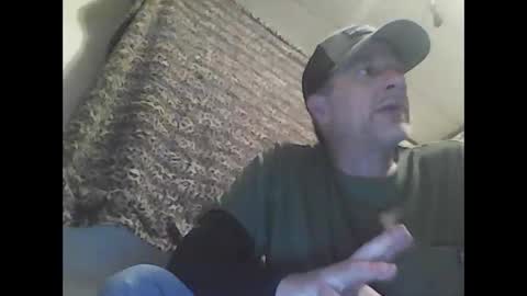 Snapshot of straightmaletouse chatting on 04/28/26, 04:39 straightmaletouse online show from 04/28/26, 04:39