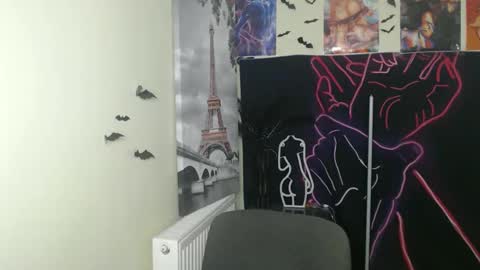 Snapshot of stranger_giirl chatting on 11/22/25, 07:18 Amalia online show from 11/22/25, 07:18