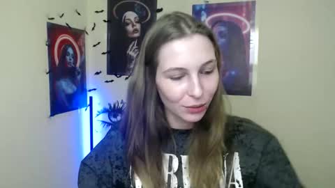 Snapshot of stranger_giirl chatting on 12/15/25, 01:37 Amalia online show from 12/15/25, 01:37