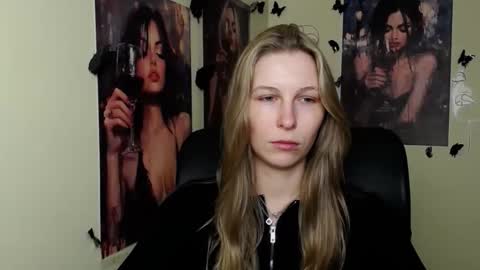 Snapshot of stranger_giirl chatting on 04/23/26, 11:20 Amalia online show from 04/23/26, 11:20