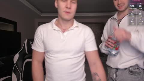 Snapshot of stranggee chatting on 12/20/24, 06:56 Artem online show from 12/20/24, 06:56