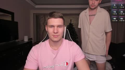 Snapshot of stranggee chatting on 12/22/24, 11:09 Artem online show from 12/22/24, 11:09