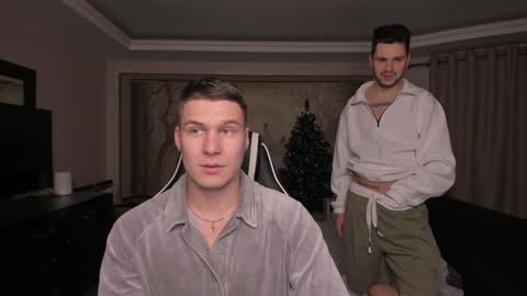 Snapshot of stranggee chatting on 12/26/24, 07:16 Artem online show from 12/26/24, 07:16