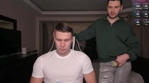 Snapshot of stranggee chatting on 12/27/24, 06:53 Artem online show from 12/27/24, 06:53