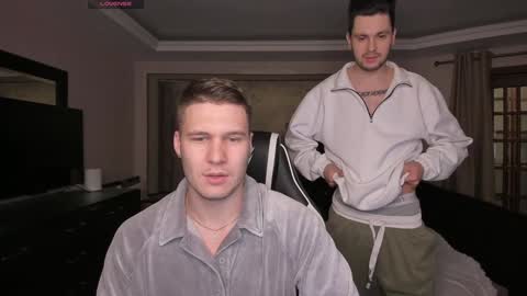 Snapshot of stranggee chatting on 12/30/24, 05:23 Artem online show from 12/30/24, 05:23