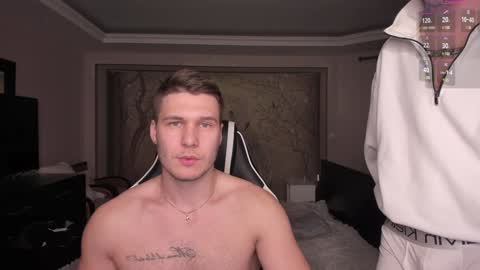 Snapshot of stranggee chatting on 01/08/25, 10:37 Artem online show from 01/08/25, 10:37