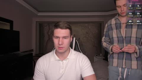 Snapshot of stranggee chatting on 01/11/25, 07:16 Artem online show from 01/11/25, 07:16