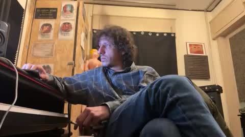 Snapshot of stratocasterluigi chatting on 02/25/26, 05:22 jizzers online show from 02/25/26, 05:22