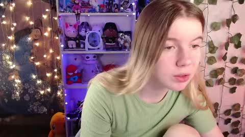 Snapshot of strawberry_juli chatting on 02/28/25, 02:09 Juli online show from 02/28/25, 02:09