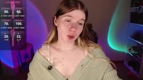 Snapshot of strawberry_juli chatting on 09/21/25, 07:37 Juli online show from 09/21/25, 07:37