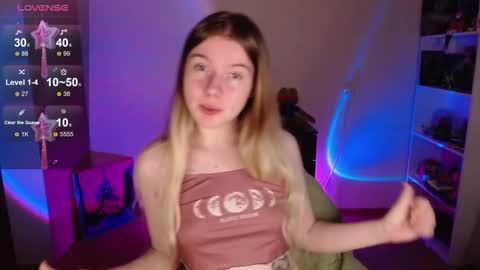 Snapshot of strawberry_juli chatting on 10/03/25, 06:43 Juli online show from 10/03/25, 06:43