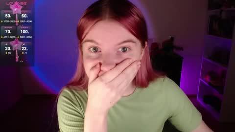 Snapshot of strawberry_juli chatting on 11/22/25, 09:30 Juli online show from 11/22/25, 09:30