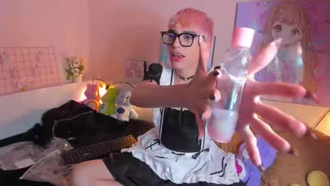 strawberry_kitty_ online show from 11/06/25, 11:26