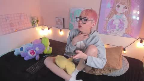 strawberry_kitty_ online show from 11/09/25, 05:17