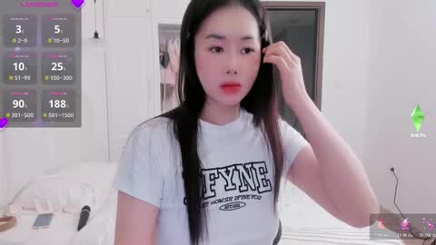 strawberry_loveee online show from 10/31/25, 03:29