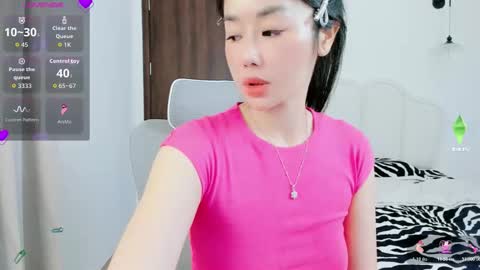 strawberry_loveee online show from 11/24/25, 10:26