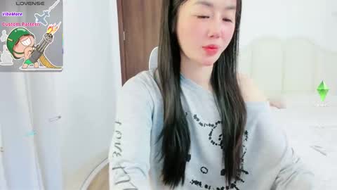 strawberry_loveee online show from 02/10/26, 05:06