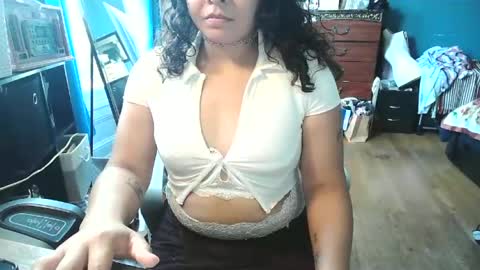 Snapshot of strawberryleche chatting on 04/28/26, 11:54 strawberrymilk online show from 04/28/26, 11:54