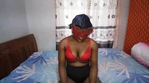 Snapshot of streetlioness chatting on 09/15/25, 02:28 streetlioness online show from 09/15/25, 02:28