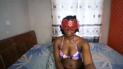 Snapshot of streetlioness chatting on 09/18/25, 07:21 streetlioness online show from 09/18/25, 07:21