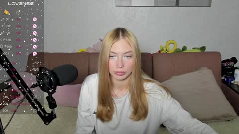 Snapshot of streis_mua chatting on 01/18/25, 03:53 Streis  open pvt online show from 01/18/25, 03:53